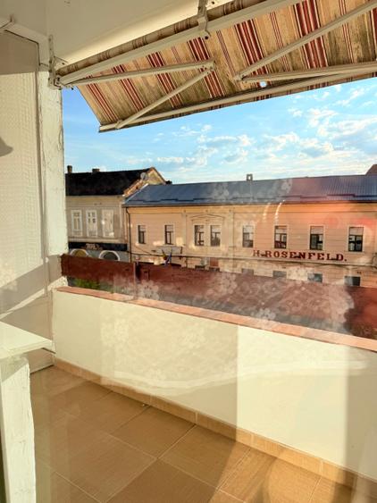 Apartament cu 4 camere decomandat în Ultracentral