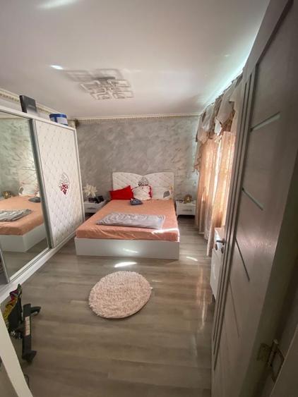 Apartament cu 3 camere decomandat în Exterior Vest