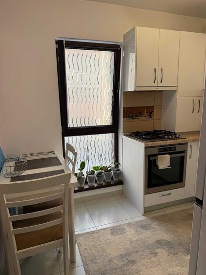 Apartament cu 3 camere decomandat în Runcu