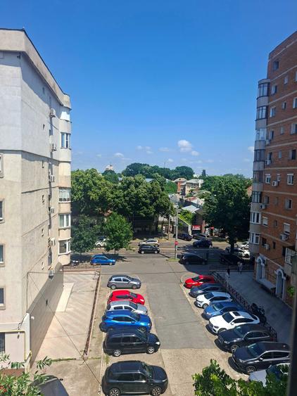 Apartament cu 2 camere decomandat în Sârbi