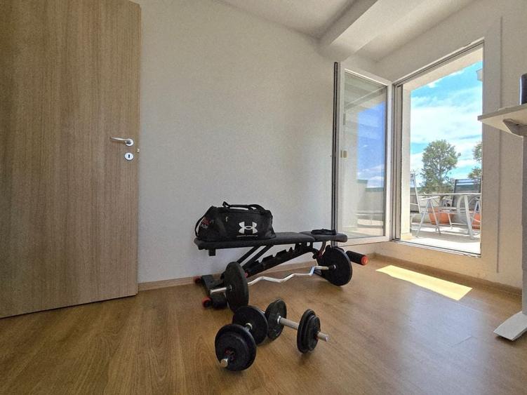 Apartament cu 3 camere semidecomandat în Ștefăneștii de Jos