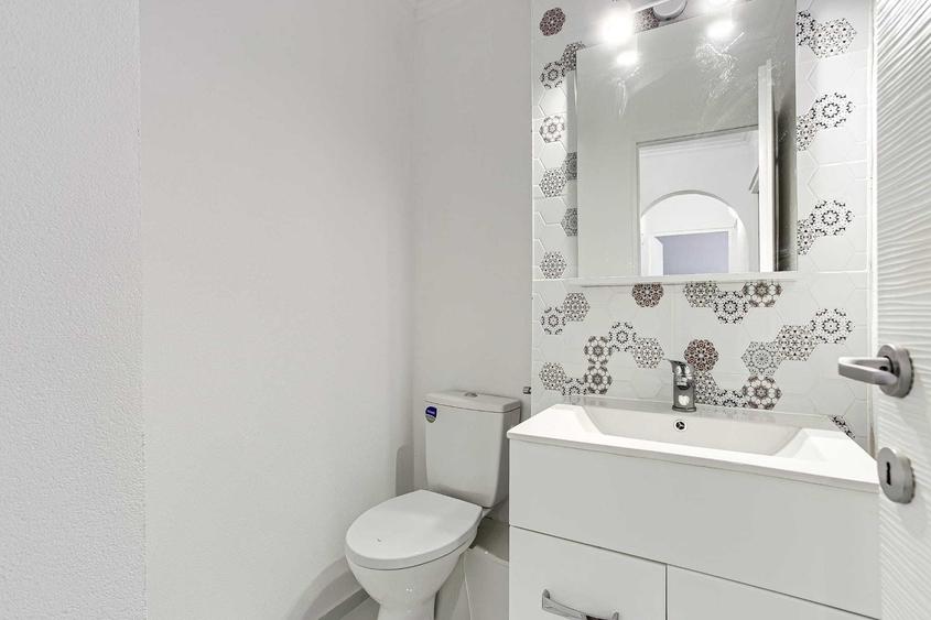 Apartament cu 3 camere decomandat în Exterior Vest