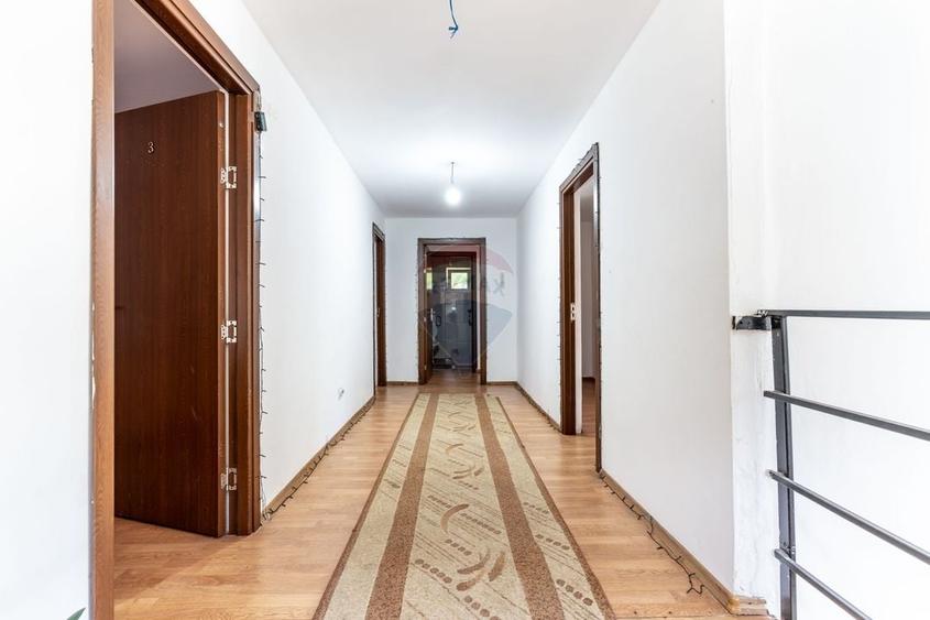 Casă individuală cu 7 camere cu Teren 500 Mp în Măguri-Răcătău