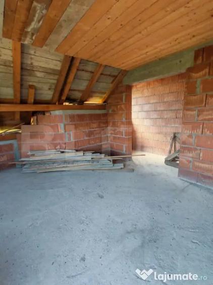 Casă cu 5 camere cu Teren 4000 Mp în Central