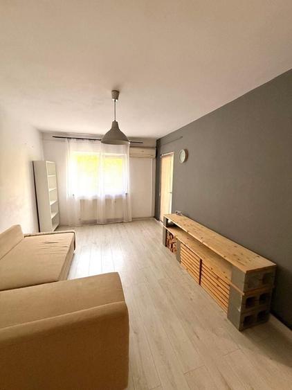 Apartament cu 2 camere decomandat în Nicolina