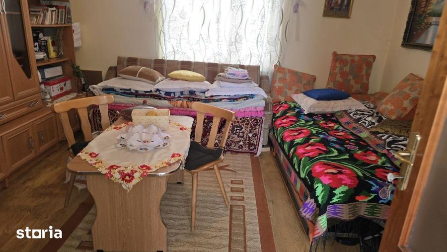 Casă cu 3 camere cu Teren 17000 Mp în Poiana Mărului
