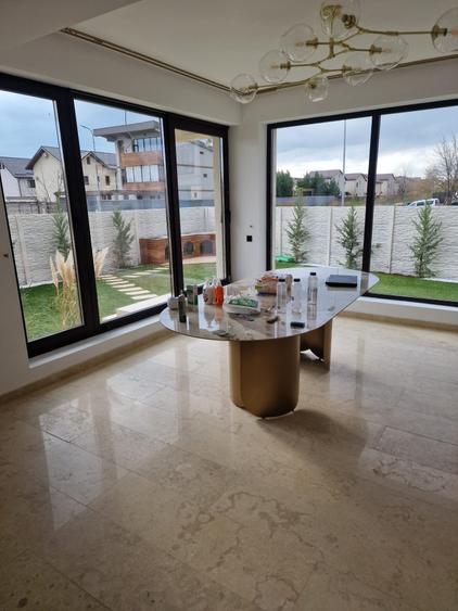 Casă individuală cu 4 camere cu Teren 303 Mp în Exterior Est