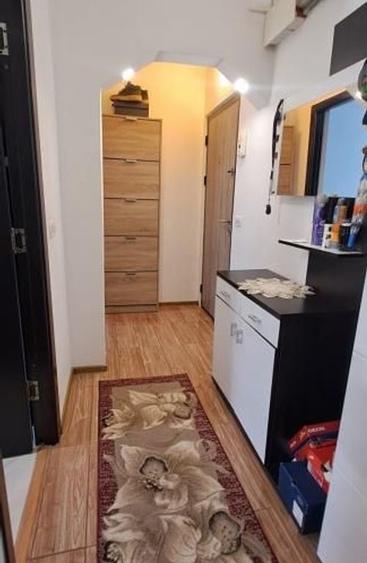 Apartament cu 3 camere semidecomandat în Tătărași