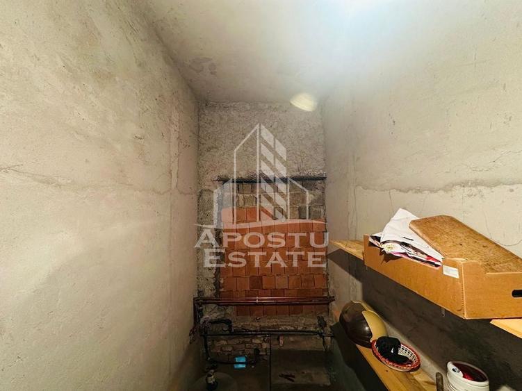 Casă individuală cu 5 camere cu Canalizare în Central