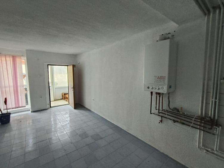 Apartament cu 3 camere decomandat în Zamora