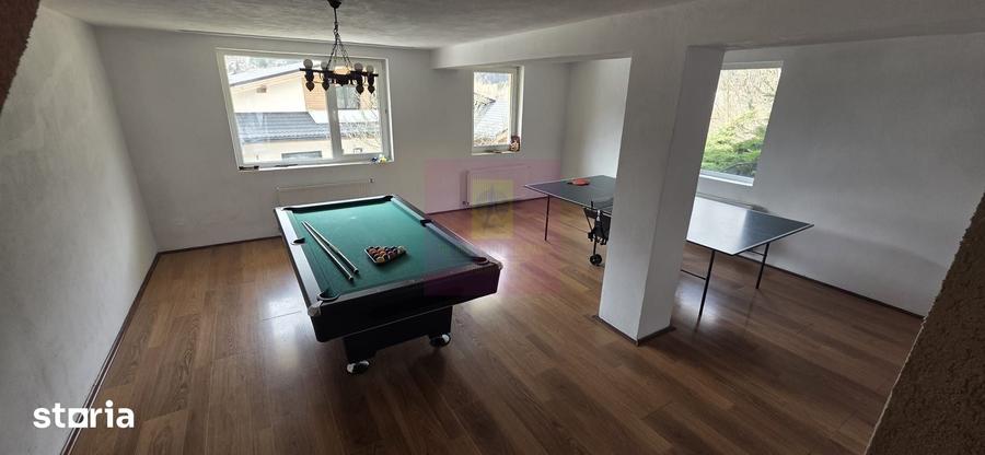 Casă cu 9 camere cu Teren 400 Mp în Zamora