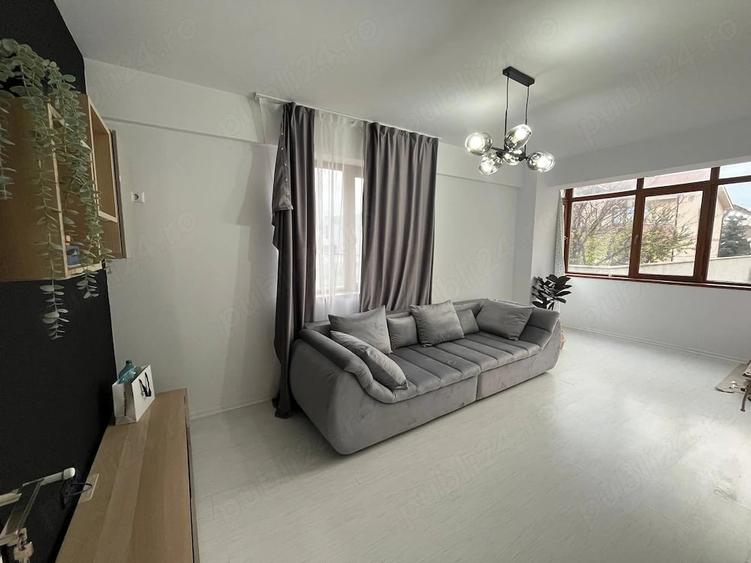 Apartament cu 3 camere decomandat în Poarta 6