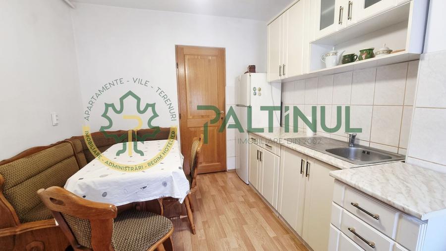 Apartament cu 4 camere decomandat, mobilat în Central
