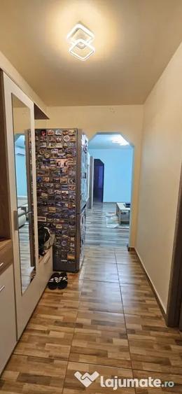 Apartament cu 3 camere semidecomandat în Circumvalațiunii