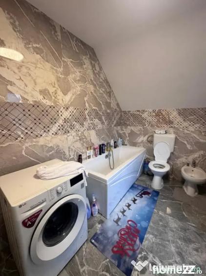 Casă cu 7 camere cu Teren 400 Mp în Central