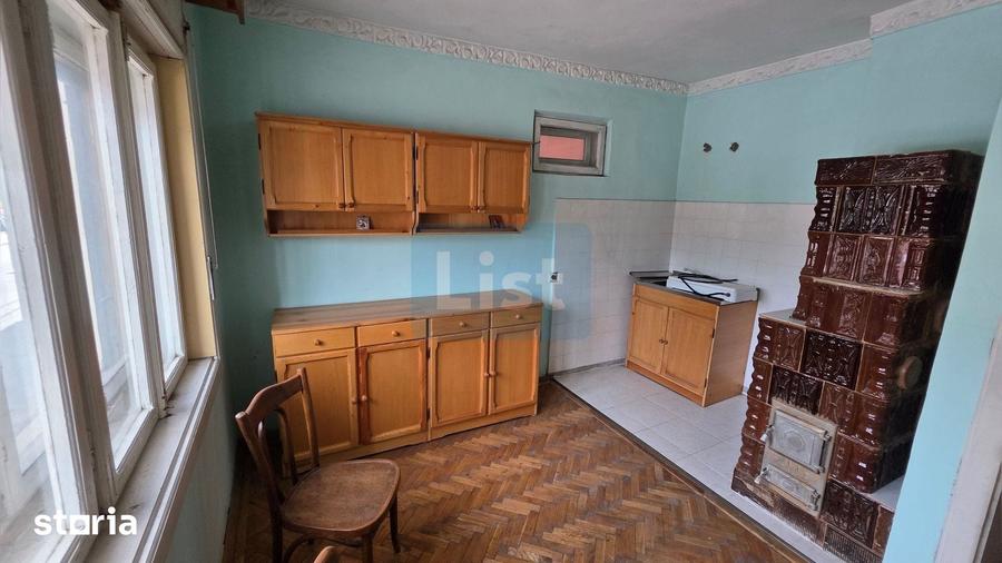 Casă cu 8 camere cu Teren 441 Mp în Central