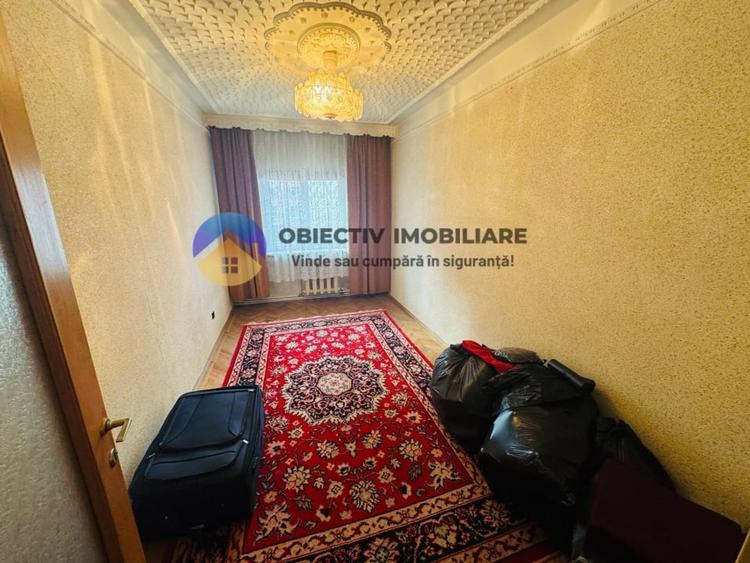 Apartament cu 4 camere decomandat în Mărăței