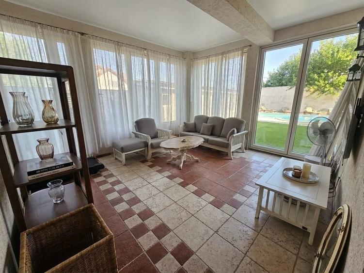 Casă cu 5 camere cu Piscina în Săcălaz
