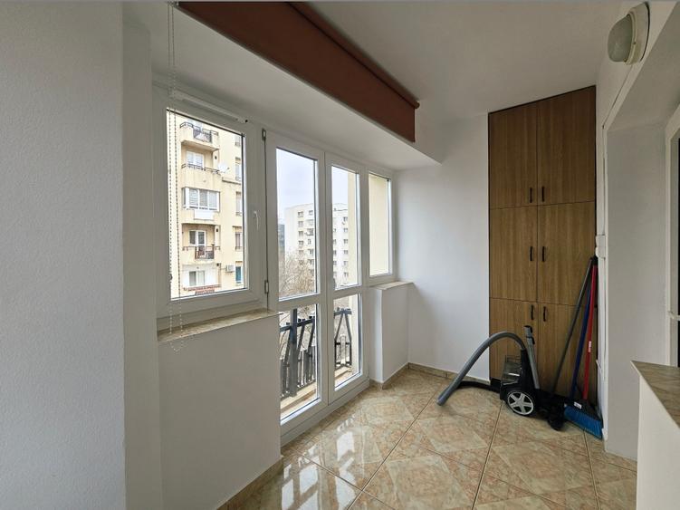 Apartament cu 3 camere decomandat, mobilat în Splaiul Unirii