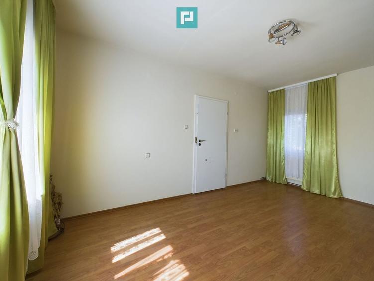Casă individuală cu 9 camere cu Canalizare în Dâmbovița