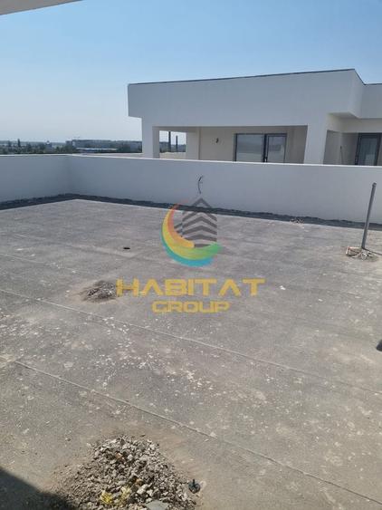 Penthouse cu 3 camere decomandat în Central