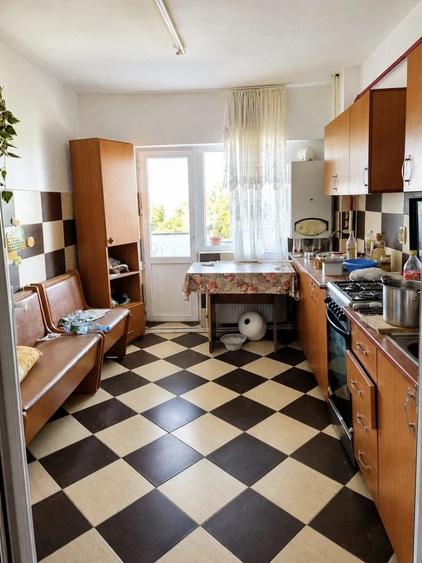 Apartament cu 4 camere decomandat în Central