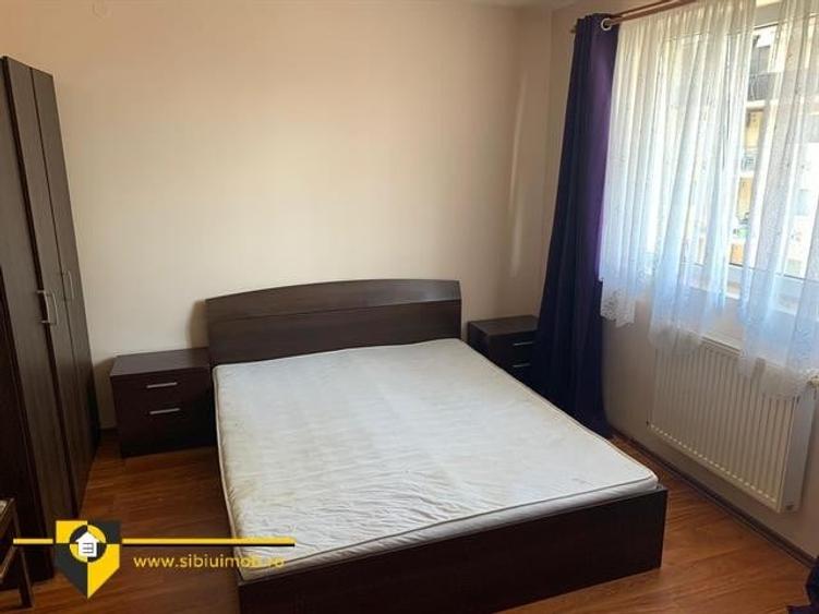 Apartament cu 2 camere semidecomandat, mobilat în Mihai Viteazul
