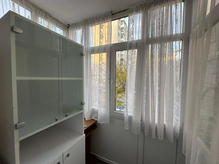 Apartament cu 2 camere semidecomandat, mobilat în Craiovița Nouă