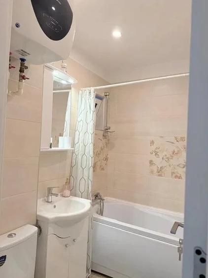 Apartament cu 3 camere semidecomandat în Gara de Nord