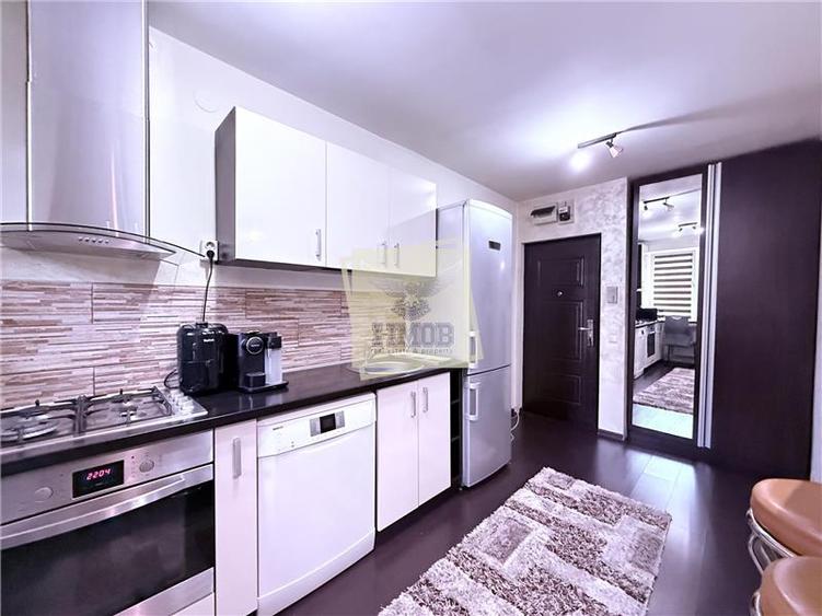 Apartament cu 2 camere semidecomandat, mobilat în Central