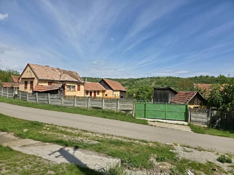Casă cu Teren 1280 Mp în Alămor