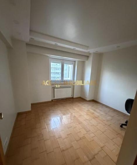 Apartament cu 3 camere decomandat, mobilat în Unirii