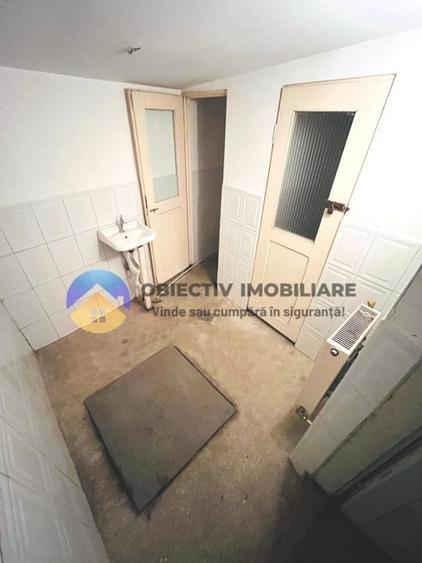 Casă cu 5 camere cu Teren 2189 Mp în Central