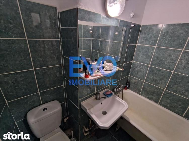 Apartament cu 3 camere semidecomandat în Tătărași