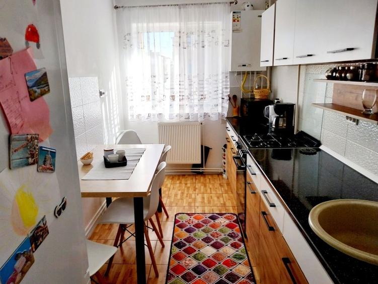 Apartament cu 3 camere decomandat, mobilat în Craiter