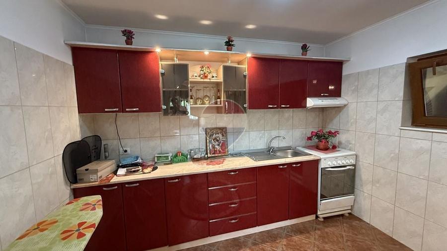 Casă cu 5 camere cu Teren 529 Mp în Găgești