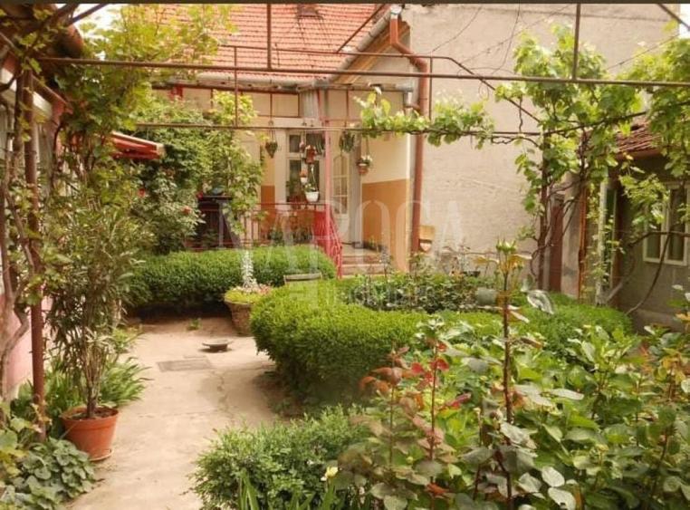 Casă individuală cu 3 camere cu Canalizare în Central