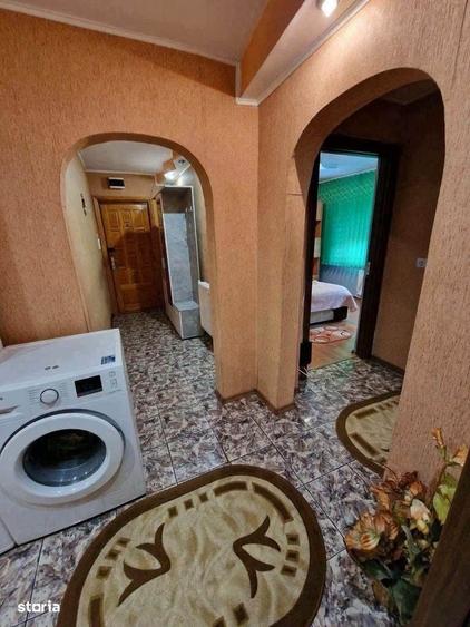De vanzare apartament cu 3 camere,balcon, decomandat,mobilat 49900euro - 1