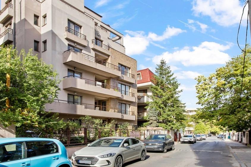 Apartament cu 4 camere în Herăstrău