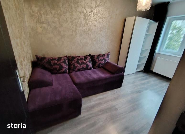 Apartament cu 3 camere semidecomandat în Podu Roș