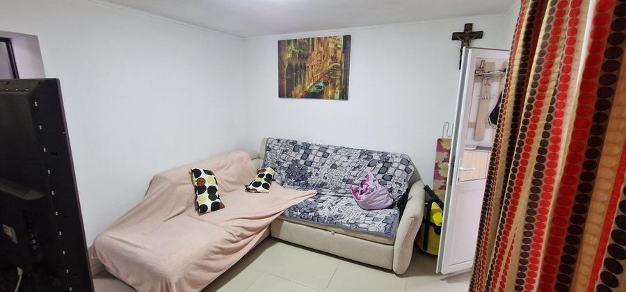 Casă individuală cu 6 camere cu Canalizare în Central
