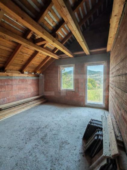 Casa 4 camere, 240 mp, teren 4000 mp, zona Pinticu - 13