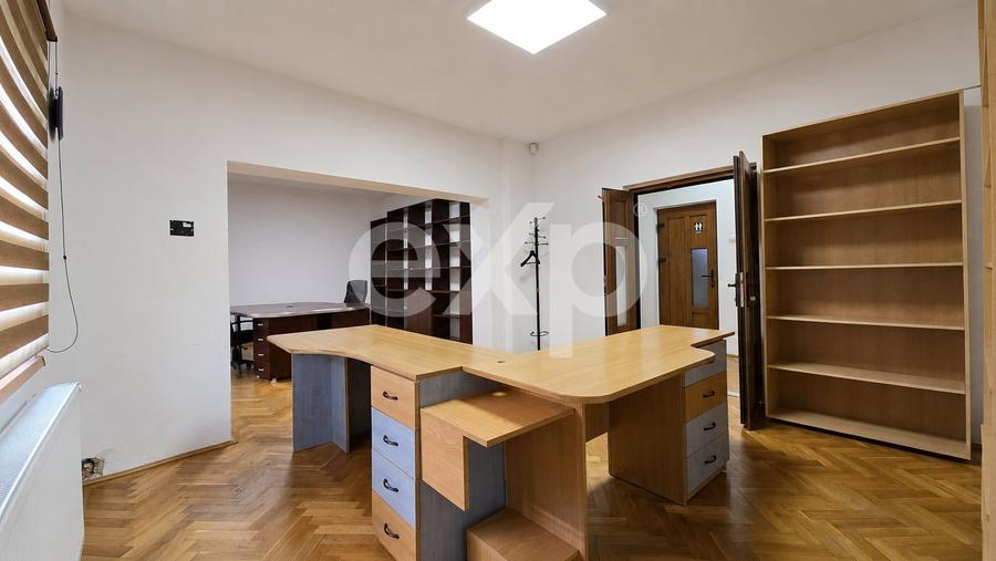 Apartament cu 3 camere decomandat în Tractorul