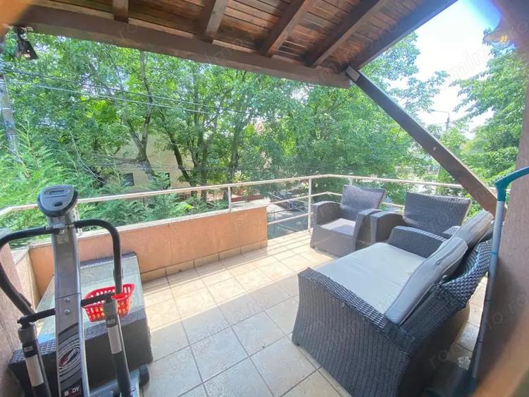 Apartament cu 3 camere semidecomandat în Cetății