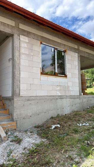 Casă cu 4 camere în Brăișoru