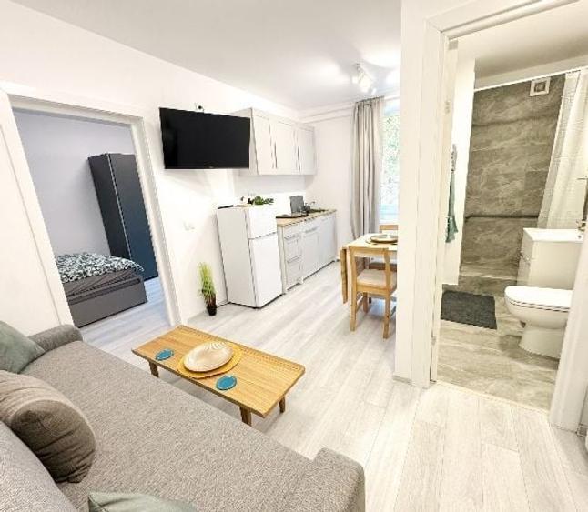 Apartament cu 2 camere semidecomandat, mobilat în Eroii Revoluției