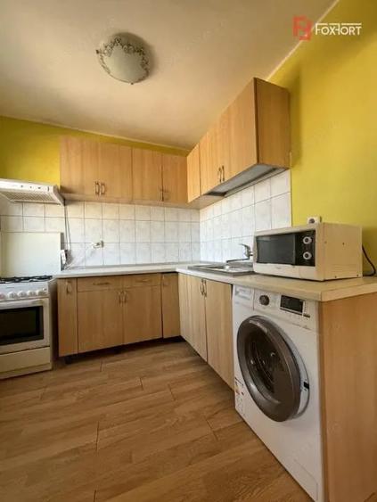 Apartament cu 4 camere semidecomandat, mobilat în Circumvalațiunii