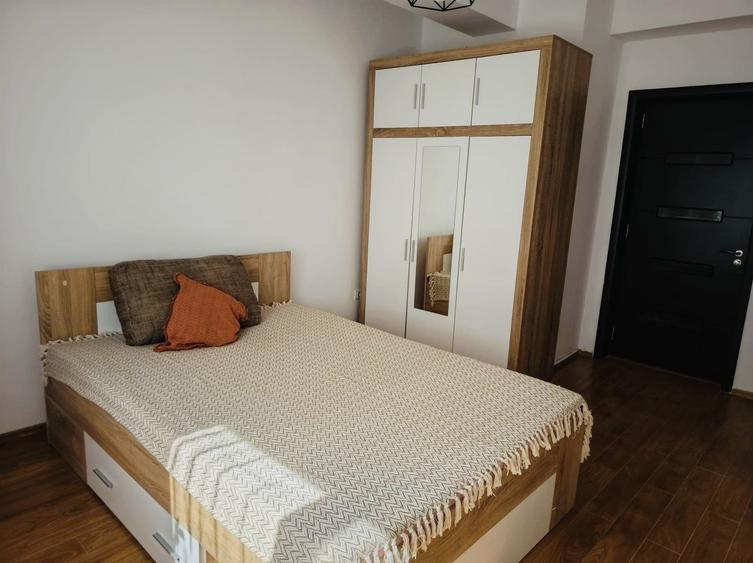 Apartament cu 3 camere semidecomandat, mobilat în Chiajna