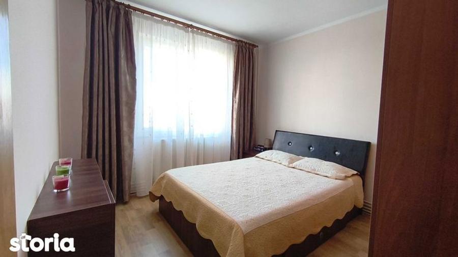 Apartament cu 3 camere decomandat, mobilat în Tei