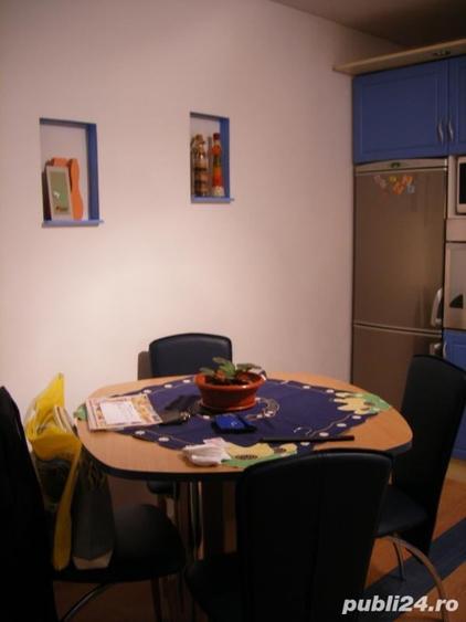 Apartament cu 3 camere decomandat în Pandurilor